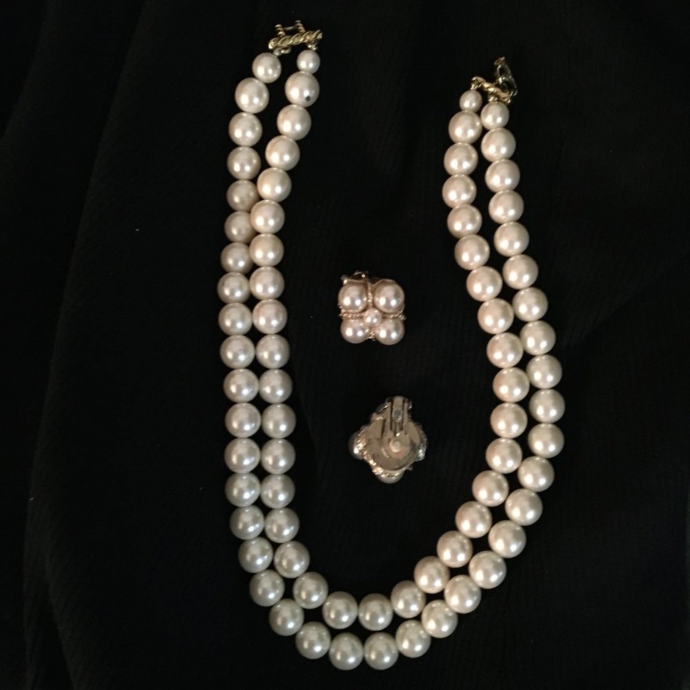 NECKLACE & CLIP EARRINGS - VINTAGE SIMULATED PEARL DOUBLE NECKLACE